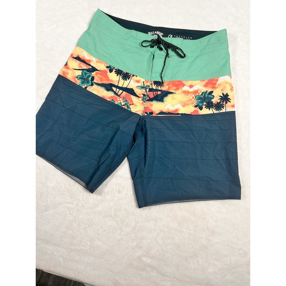 Billabong Men's Size 30 Board Shorts Tribong Pro Performance Blue Floral Swim